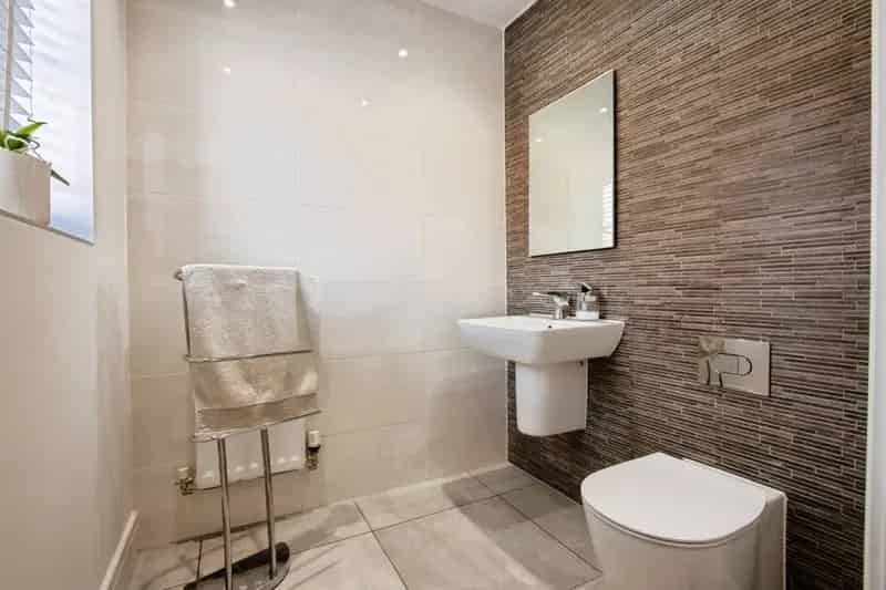Stunning 4-Bedroom Family Home with En Suite and Large Garden