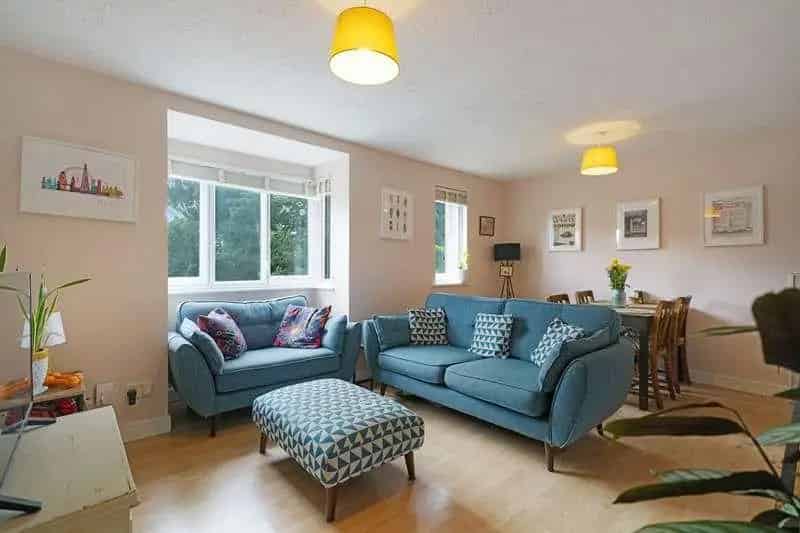 2 Bed Flat for Sale Near Train Station