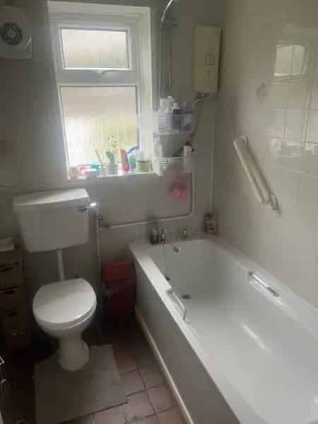 2 Bedroom Ground Floor Maisonette with Gardens and Outbuildings
