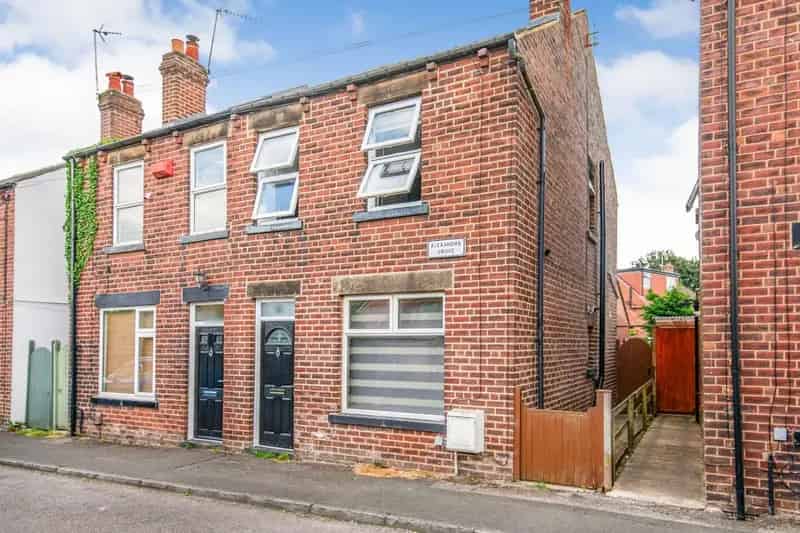 2 Bedroom House For Sale Near High Street