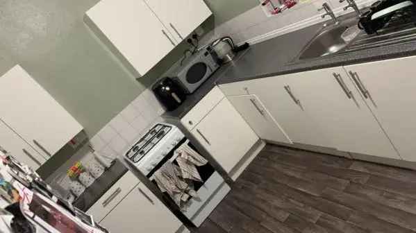 2 Bedroom Maisonette Near City Centre