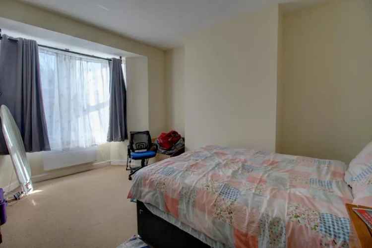 Spacious Ground Floor Flat near M32 Bristol