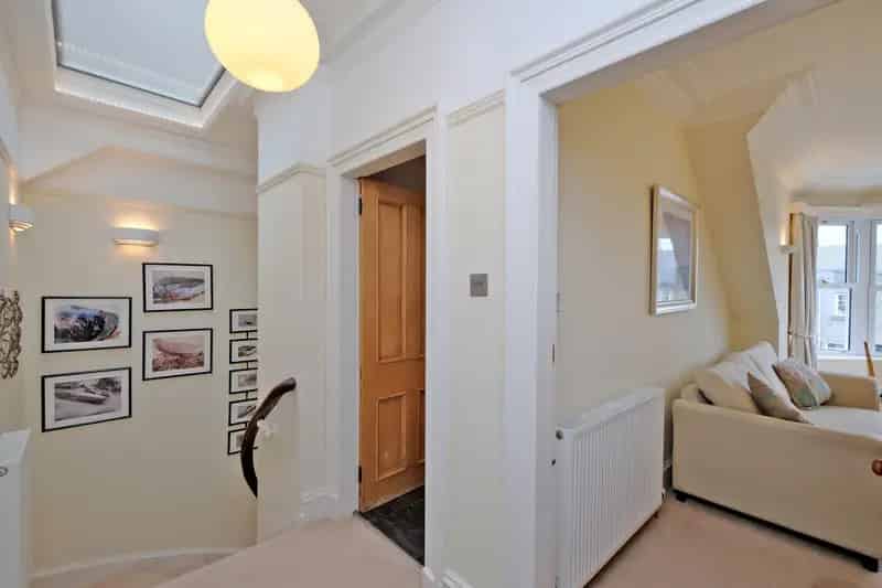 West End 2-Bedroom Apartment with Attic and Garden