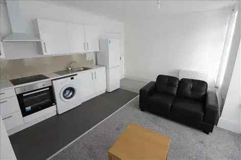 2 Bedroom Flat Southampton Polygon