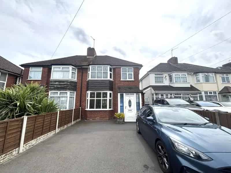 3 Bedroom Semi Detached House June 25th Available Zero Deposit Guarantee