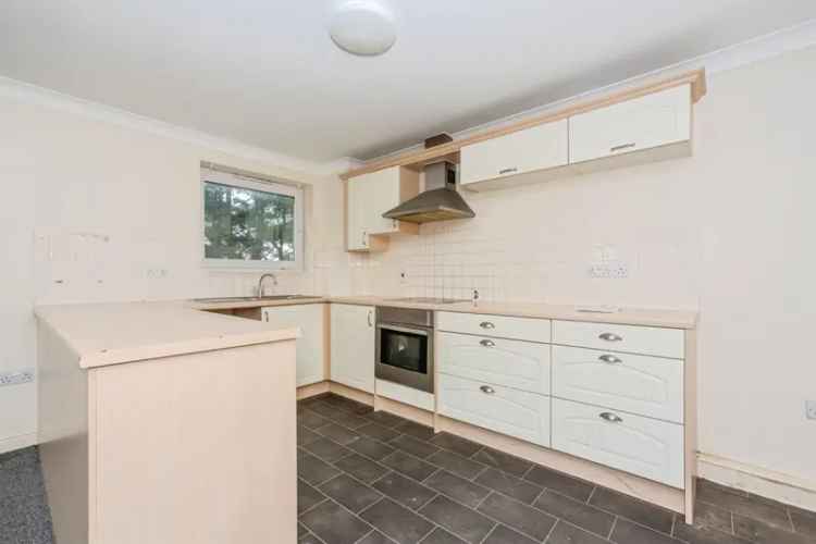 2-Bedroom Apartment with Balcony and Thames Views