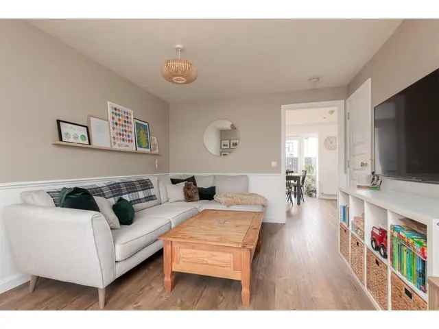 3 Bedroom Semi-Detached House for Sale in South Queensferry