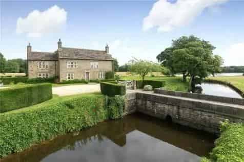 16th Century Moated House 7 Acres 5 Bedrooms