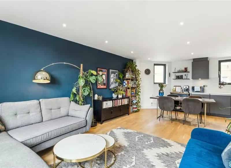 2 Bed Apartment Panoramic City Views Private Balcony Modern Open Plan