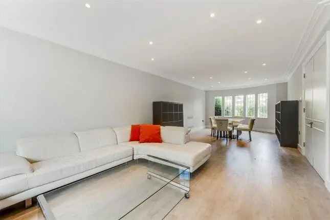 Detached house to rent in Kingsley Way, London N2