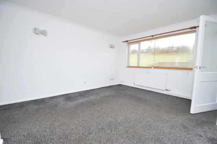 3 Bed Semi-Detached House with Garden Garage Parking