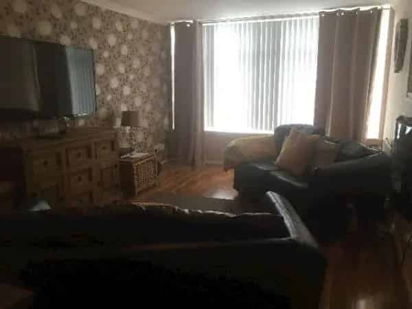 3 Double Bedroom House Near School and Shops