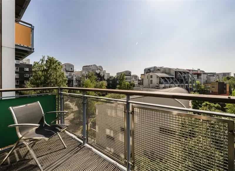 2-Bed Apartment Maurer Court SE10 High Standard Finish Private Balcony Parking