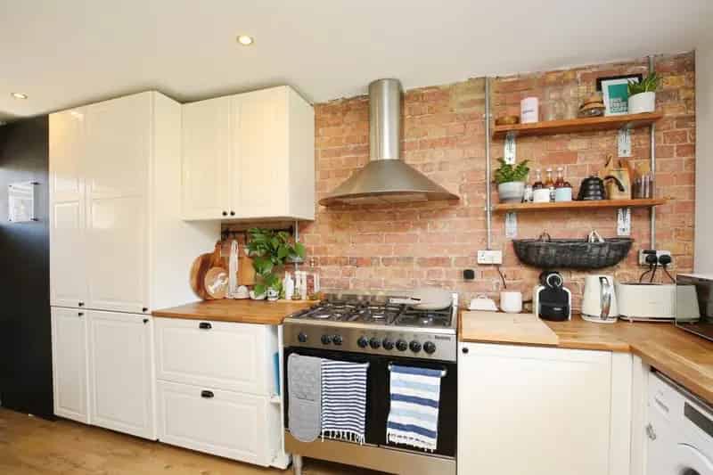 3 Bed House with Modern Kitchen and Garden