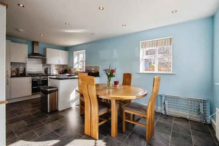 4 Bedroom Detached House with Garage and Garden