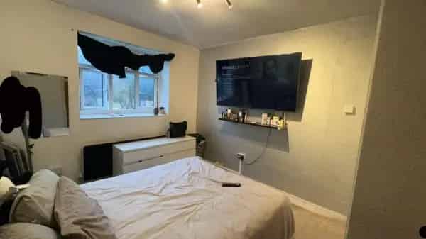 Flat near Tooting Bec Common with 2 Double Bedrooms