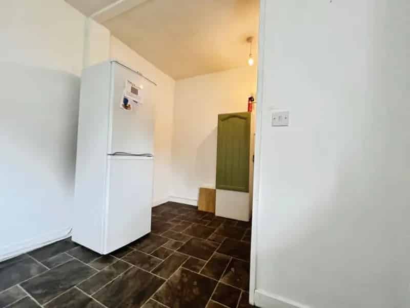 2 Bed Flat for Sale - Ideal for First-Time Buyers and Investors