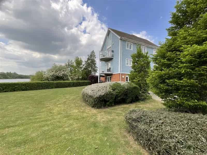 2 Bedroom Apartment for Sale with Lake Views