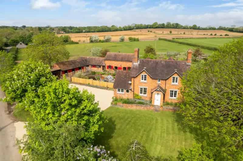 Equestrian Country Home Pirton 4 Bed House 2 Bed Annex 35 Acres