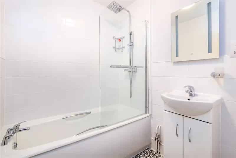 2 Bedroom Flat London - Victorian Conversion - Available July 2025
