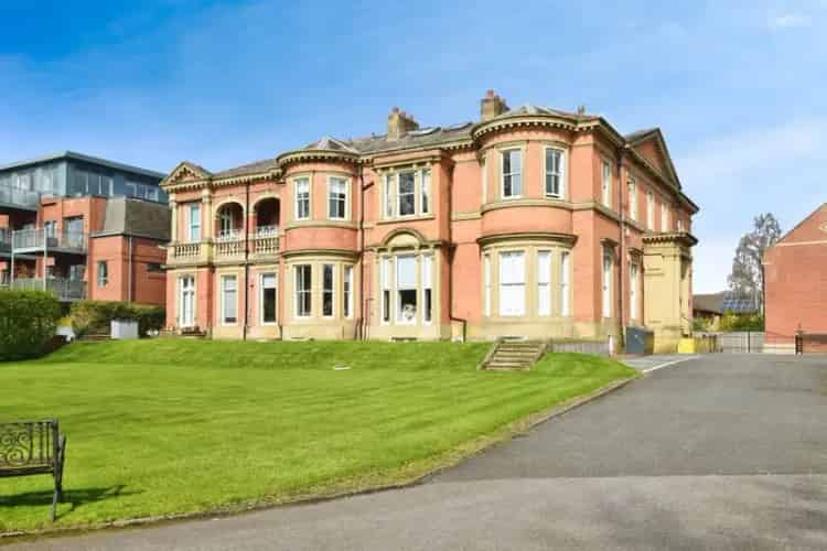 3 Bedroom Duplex Penthouse for Sale in Didsbury Manchester