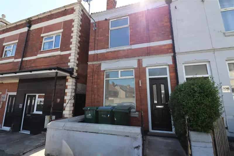 2 Bedroom Semi Detached House To Rent