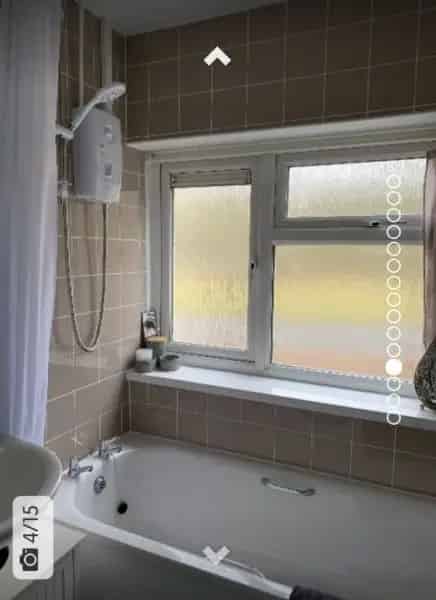 3 Bed House 2 Bathrooms Off Street Parking Garden
