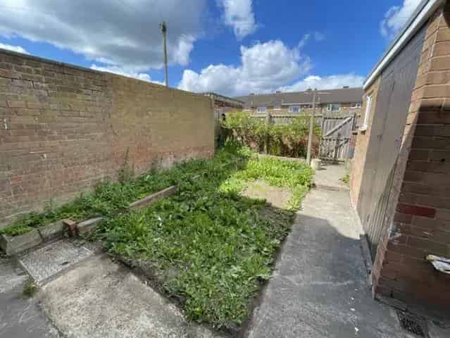Refurbished 3-Bed Mid Terrace House Zero Deposit Available