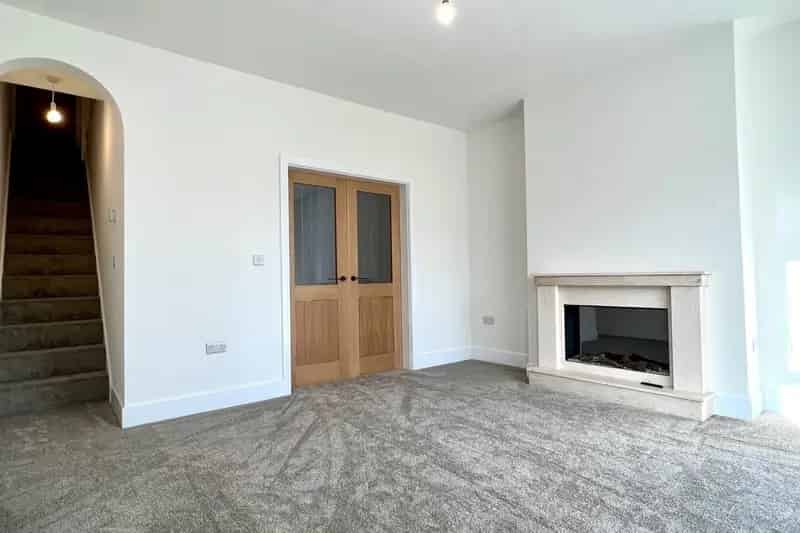 Refurbished 2-Bed House with Occasional 3rd Bedroom