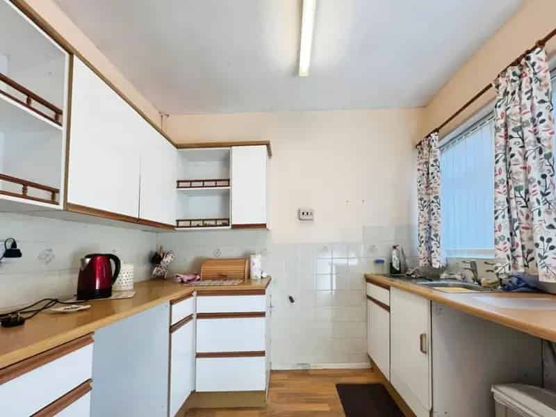 2 Bedroom Bungalow For Sale NO CHAIN FREEHOLD