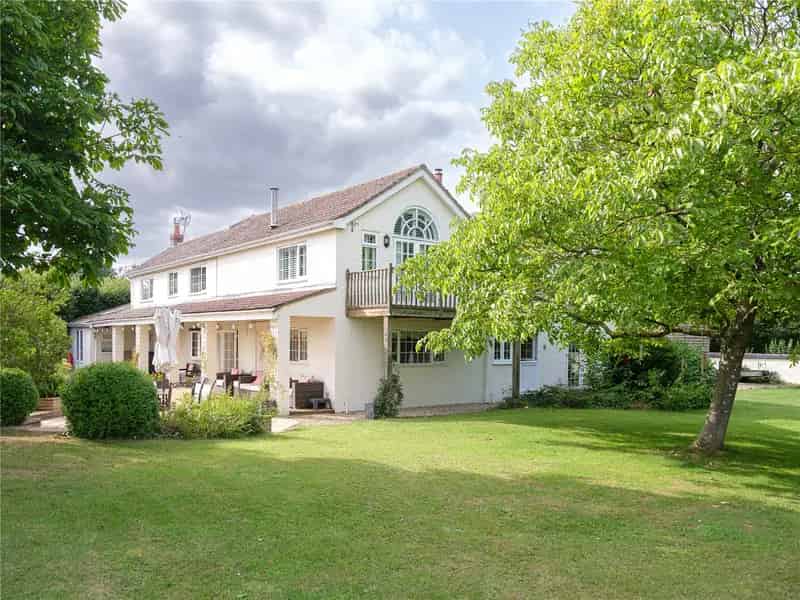 Detached House for sale with 6 bedrooms, Clench Common, Marlborough