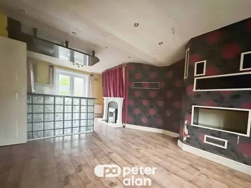 3 Bedroom End Terrace House For Sale