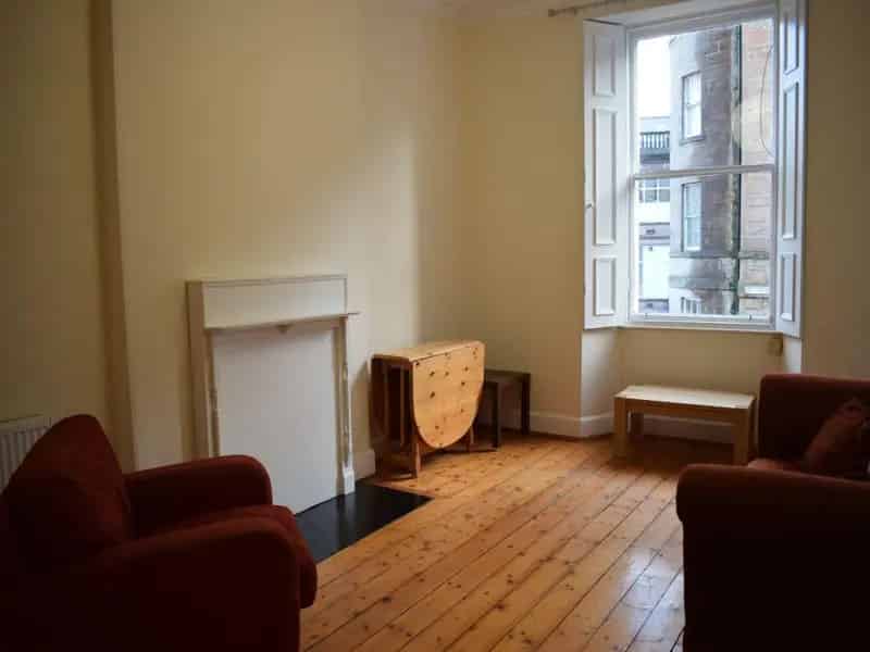 1 Bedroom Furnished Flat Edinburgh - Gas Central Heating Permit Parking