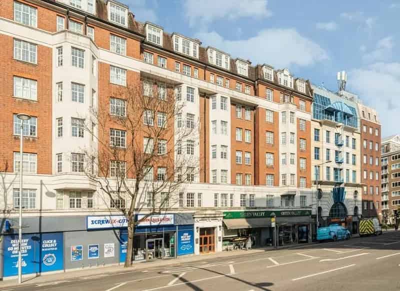 2 Bedroom Apartment Kensington High Street Refurbishment Needed