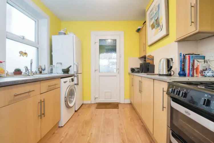 2 Bed Mid Terrace House Near Amenities and Schools