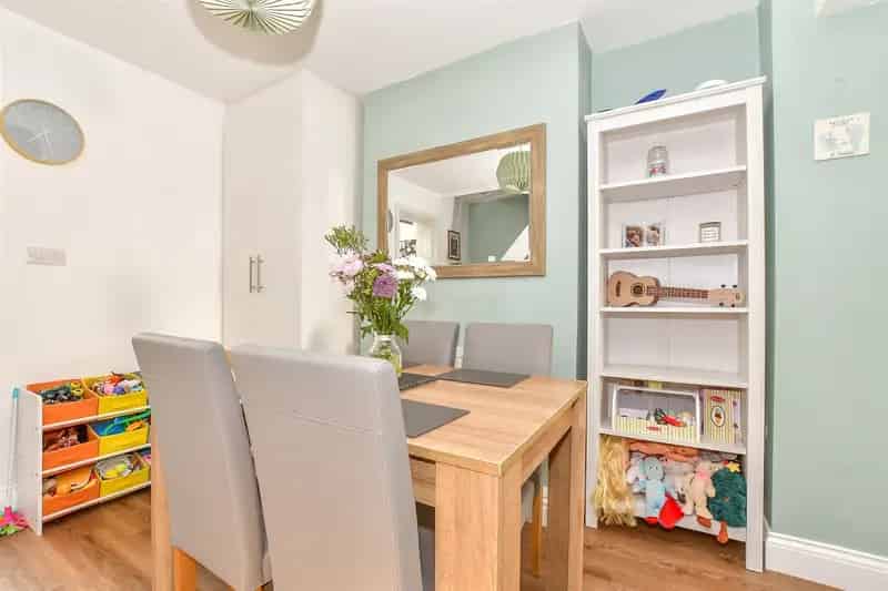 2 Bedroom End Terrace House for Sale in Tonbridge