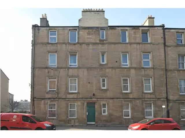 2 Bedroom Flat for Sale in Leith Edinburgh