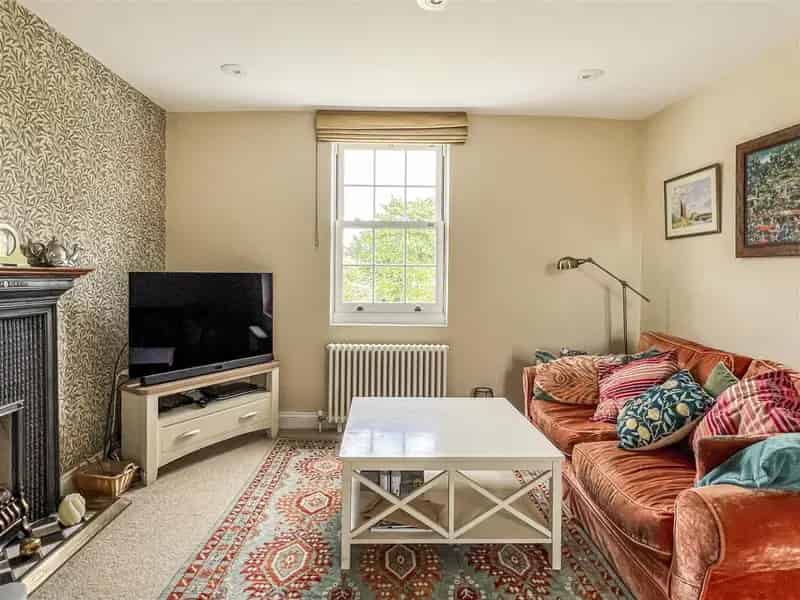 2 Bedroom Maisonette House to Rent Near City Centre