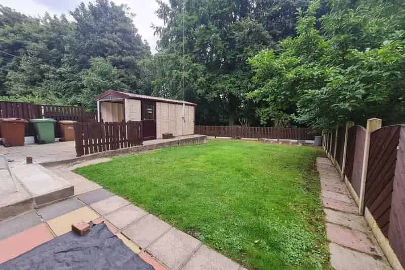 3 Bedroom Semi-Detached House with Large Garden