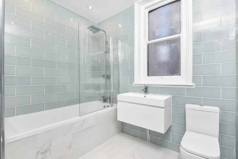 3 Bed Victorian Flat  Communal Gardens Luxurious Bathroom Modern Kitchen