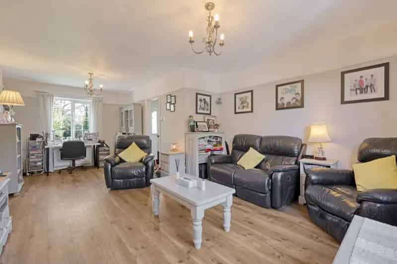 4 Bedroom House Great Baddow Semi Detached Family Home