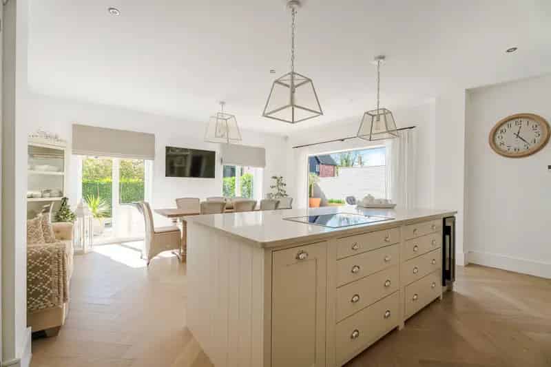 Luxury 4-Bedroom Detached House for Sale Leek Wootton