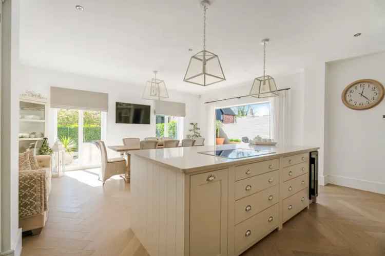 Luxury 4-Bedroom Detached House for Sale Leek Wootton