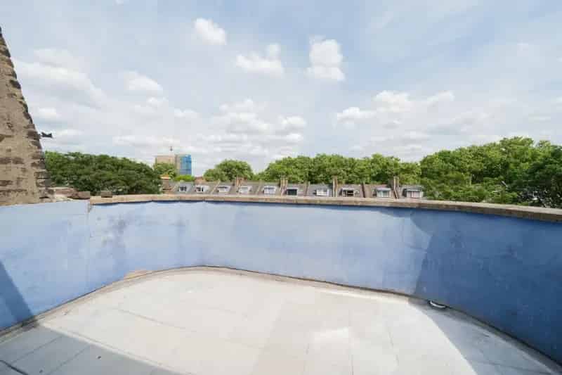 1 Bedroom Flat for Sale Top Floor Balcony Refurbished Kitchen Bathroom
