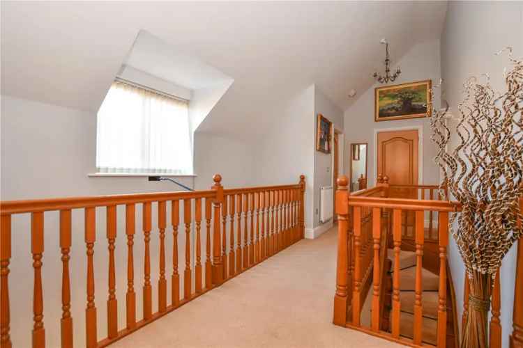 5 Bedroom House in Wokingham - Family Home with 1.6 Acres