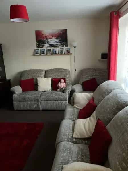 3 Bed Semi-Detached House with Large Garden and Driveway