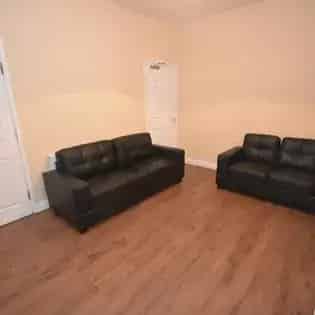 4 Bedroom House 108m² Manchester Furnished En-suite