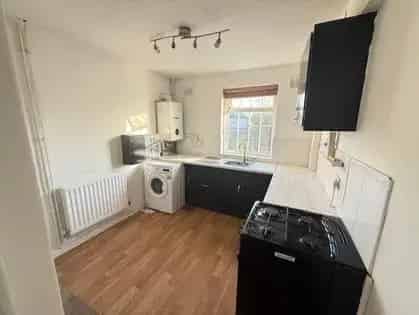 1 Room Flat 53 m² Hayes London - Near Station Shops Parking