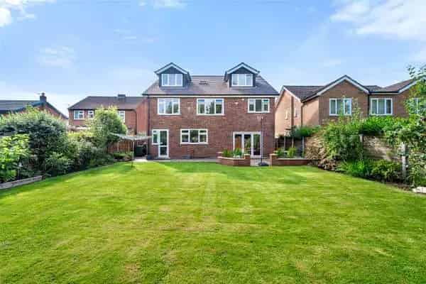 6/7-Bedroom Detached House for Sale in Hale Barns