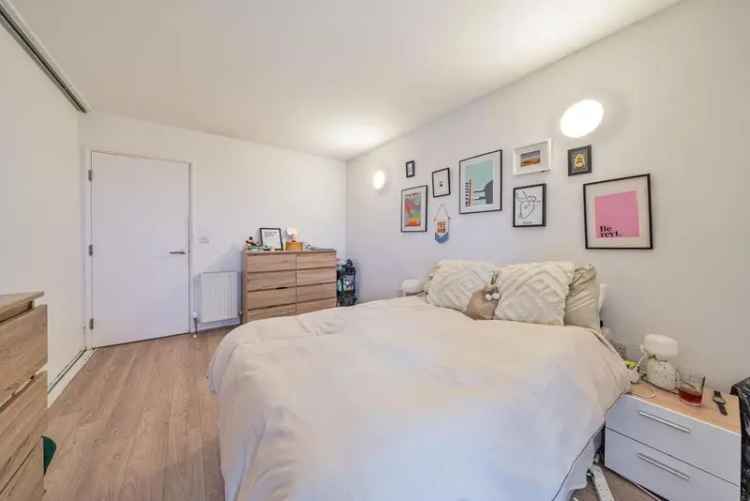 One Bedroom Flat near Peckham Rye Station